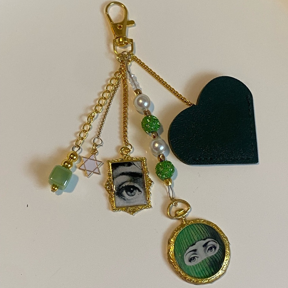 NEW FORNASETTI INSPIRED HAND PURSE HANDBAG CHARM KEYCHAIN DESIGNER READY GREEN - Picture 9 of 9